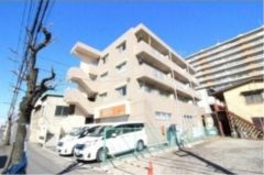 ��ʌ�����s�씵���J�R���ڂ̃}���V�����̌����O��