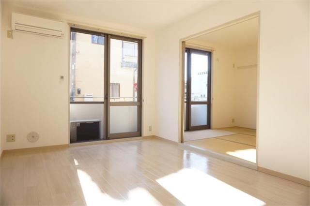 ��ʌ������s���h�Q���ڂ̃A�p�[�g�̋��ԁE���r���O