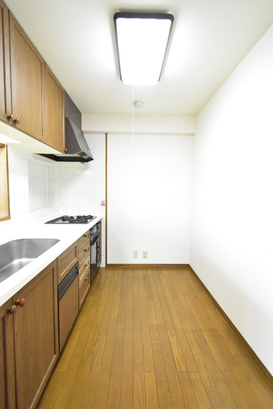 ��ʌ��������܎s�k��听���S���ڂ̃}���V�����̃L�b�`��