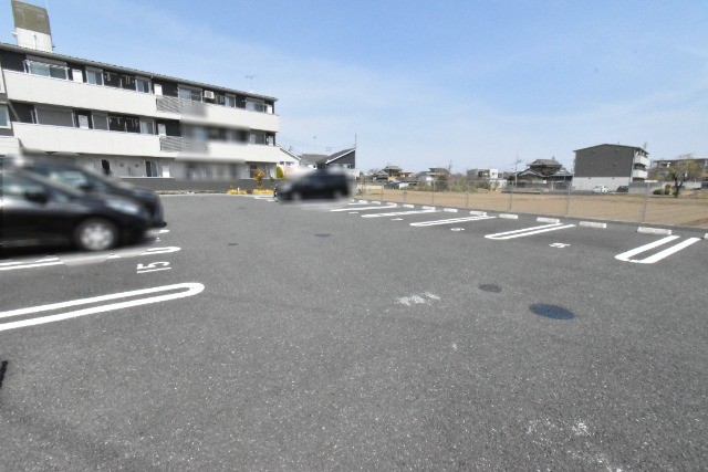 ��ʌ��������܎s����O���U���ڂ̃A�p�[�g�̒��ԏ�