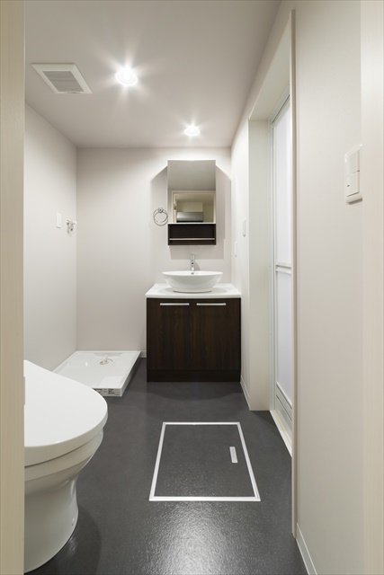 ��ʌ��������܎s�����擌��{�T���ڂ̃A�p�[�g�̐��ʏ�