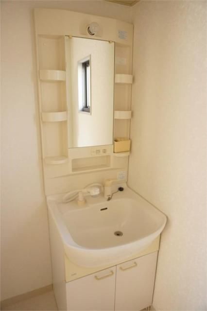 ��ʌ������s���h�Q���ڂ̃A�p�[�g�̐��ʏ�