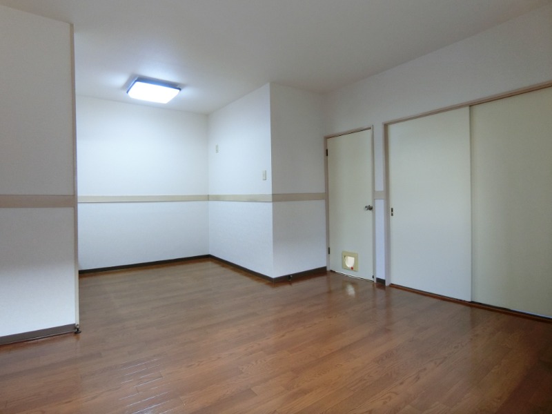 ��ʌ��z�J�s�ԓc�T���ڂ̃A�p�[�g�̋����E���r���O