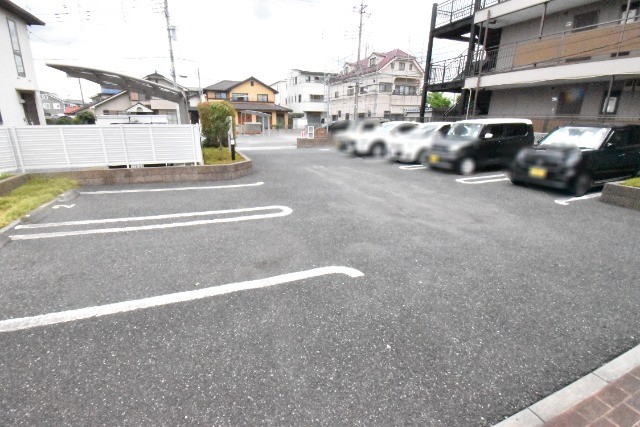 ��ʌ��z�J�s�����P���ڂ̃A�p�[�g�̒��ԏ�