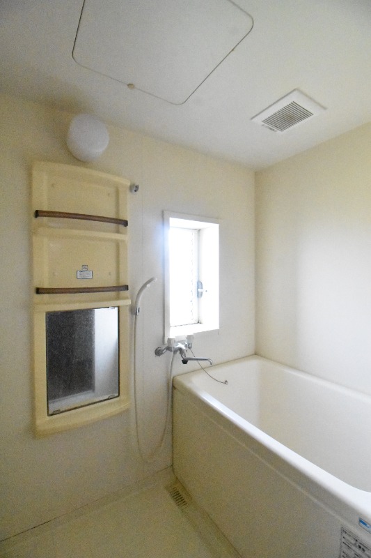 ��ʌ��@�c�s�@�c�T���ڂ̃A�p�[�g�̃o�X