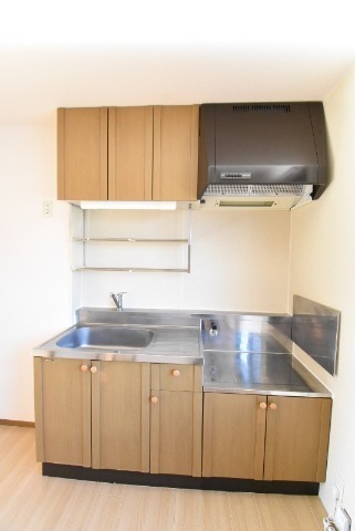 ��ʌ��������܎s�k�捡�H���̃A�p�[�g�̃L�b�`��