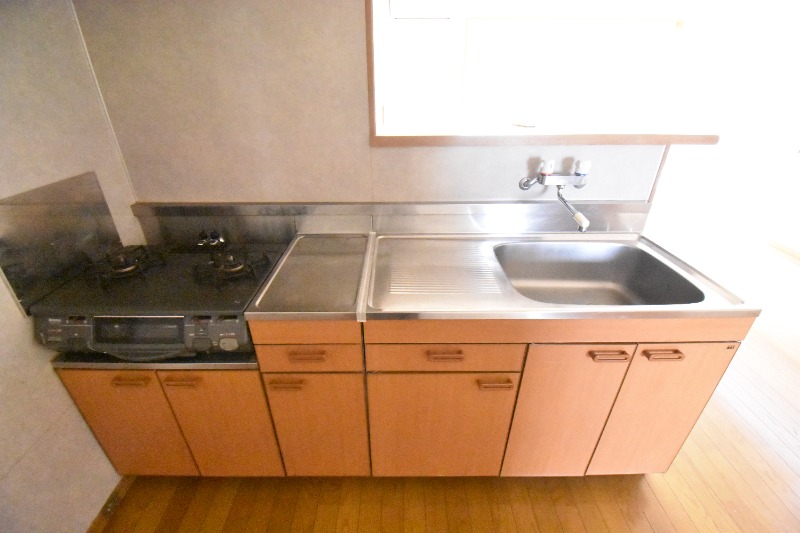 ��ʌ��@�c�s�@�c�T���ڂ̃A�p�[�g�̃L�b�`��