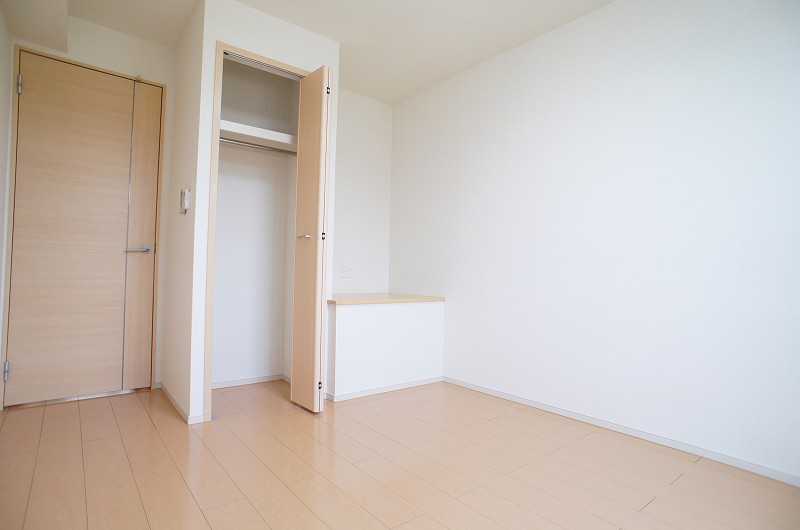 ��ʌ�����s�݉ƒ��̃A�p�[�g�̎��[