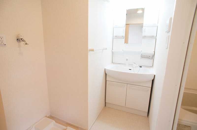 ��ʌ�����s�݉ƒ��̃A�p�[�g�̐��ʏ�