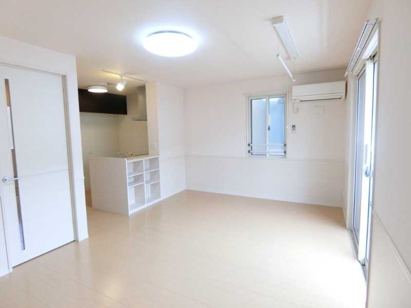 ��ʌ�����s�{���U���ڂ̃A�p�[�g�̋��ԁE���r���O