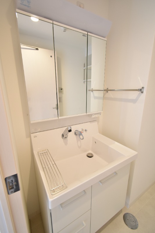 ��ʌ��������܎s�k��y�C���Q���ڂ̃}���V�����̐��ʏ�