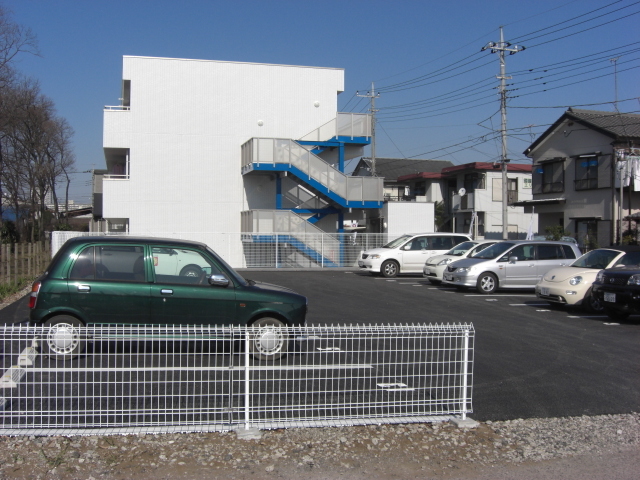 ��ʌ�����s���{���Q���ڂ̃}���V�����̒��ԏ�