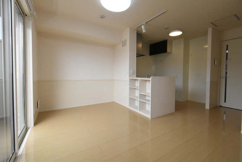 ��ʌ�����s�{���U���ڂ̃A�p�[�g�̋��ԁE���r���O