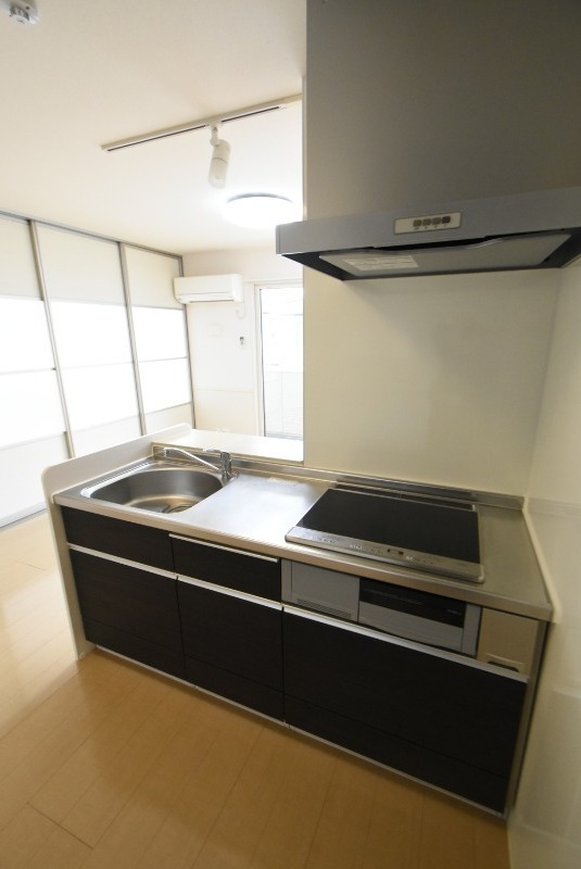 ��ʌ�����s�{���U���ڂ̃A�p�[�g�̃L�b�`��