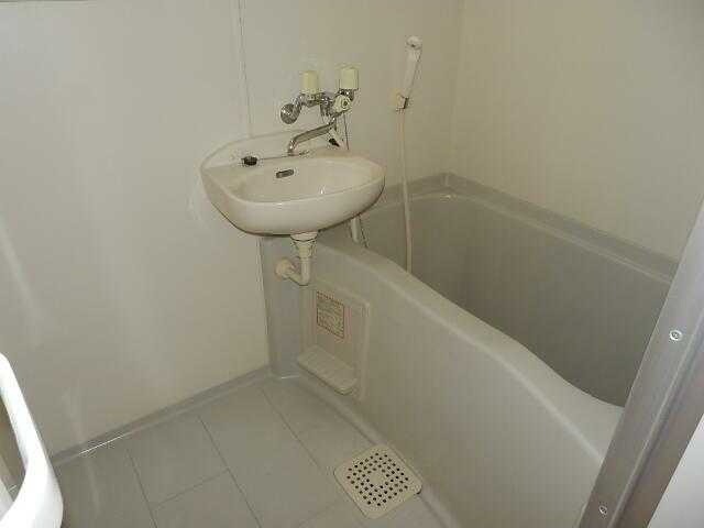 ��ʌ��������܎s��{��{���S���ڂ̃A�p�[�g�̐��ʏ�