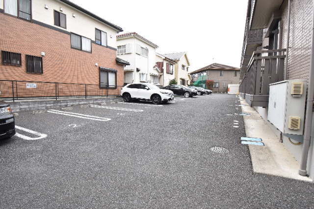 ��ʌ��������܎s��{��O���P���ڂ̃A�p�[�g�̒��ԏ�