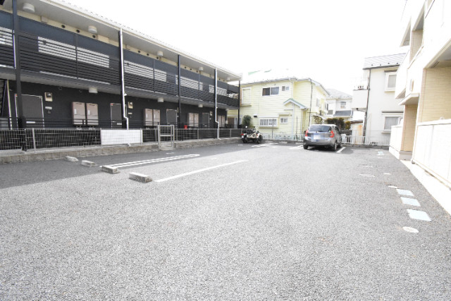 ��ʌ��������܎s�k����i���P���ڂ̃A�p�[�g�̒��ԏ�