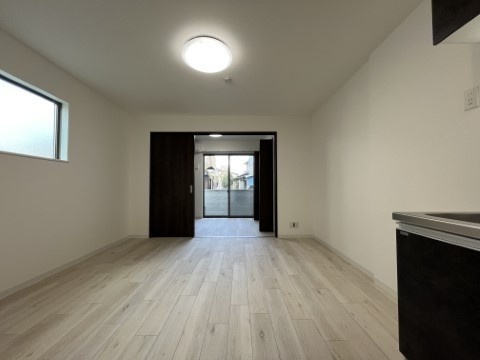 ��ʌ��t�����s�Ԑς̃A�p�[�g�̋��ԁE���r���O