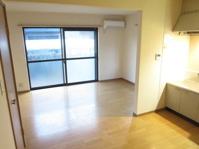 ��ʌ��������܎s��΋���̏o���̃A�p�[�g�̋��ԁE���r���O