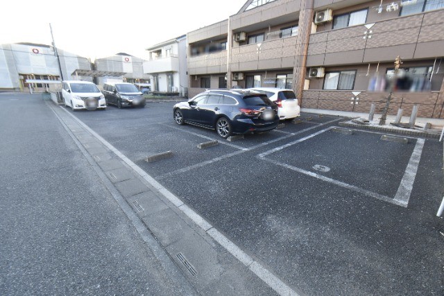 ��ʌ�����s����T���ڂ̃}���V�����̒��ԏ�