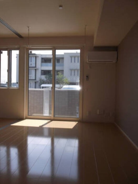 ��ʌ��z�J�s���C�N�^�E���T���ڂ̃A�p�[�g�̋��ԁE���r���O