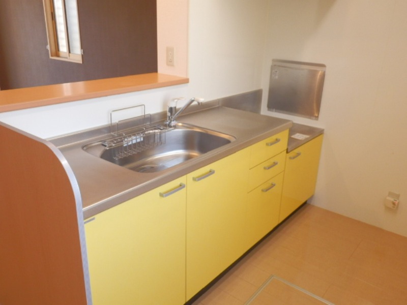 ��ʌ��������܎s��{��O���Q���ڂ̃e���X�n�E�X�̃L�b�`��