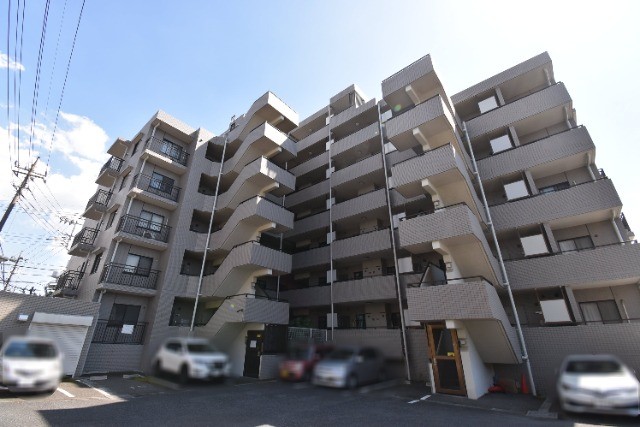 ��ʌ�����s������T���ڂ̃}���V�����̌����O��