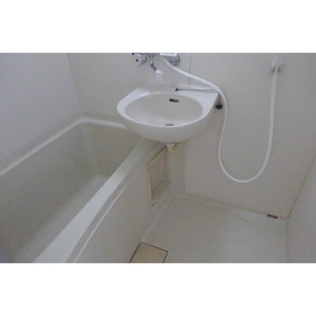 ��ʌ��������܎s��������Q���ڂ̃A�p�[�g�̃o�X