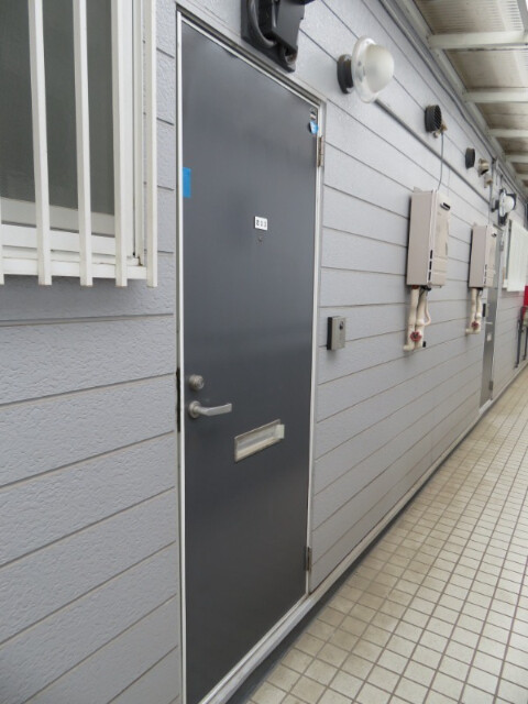 ��ʌ��������܎s��������Q���ڂ̃A�p�[�g�̃G���g�����X