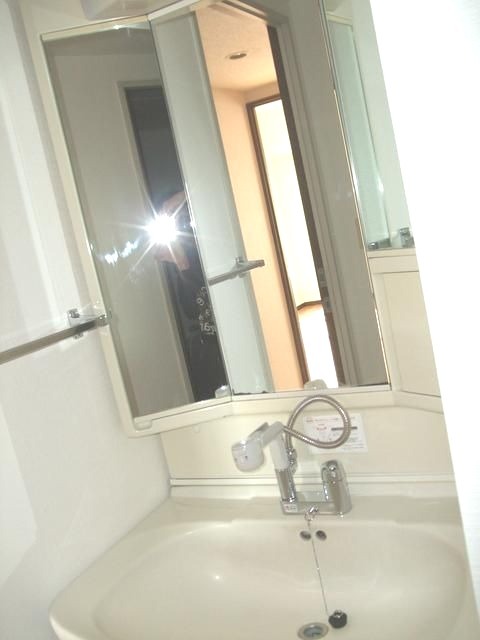 ��ʌ�����s������T���ڂ̃}���V�����̐��ʏ�