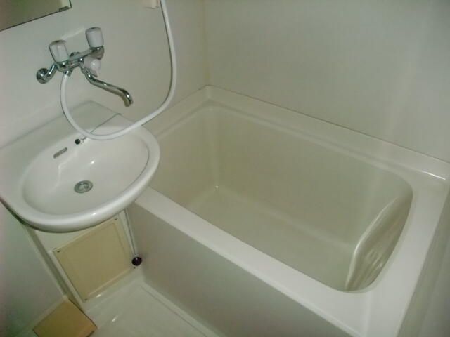 ��ʌ��������܎s�����擌��{�T���ڂ̃A�p�[�g�̃o�X