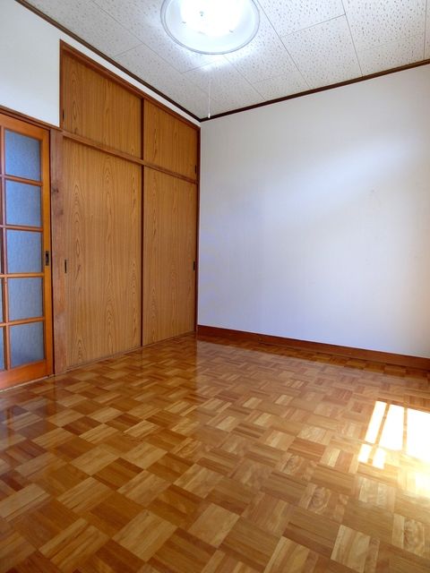 ��ʌ��������܎s�����擌��{�U���ڂ̃A�p�[�g�̋��ԁE���r���O