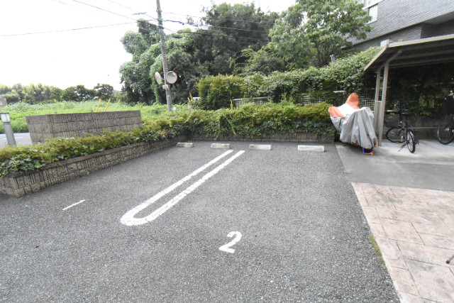 ��ʌ�����s�厚���˂̃A�p�[�g�̒��ԏ�