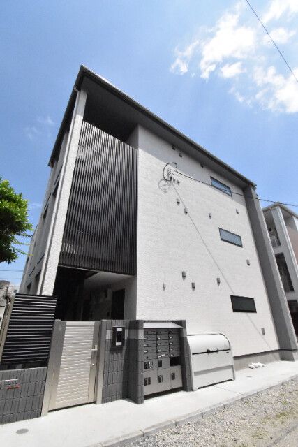 埼玉県さいたま市大宮区宮町５丁目77-2のアパートの建物外観