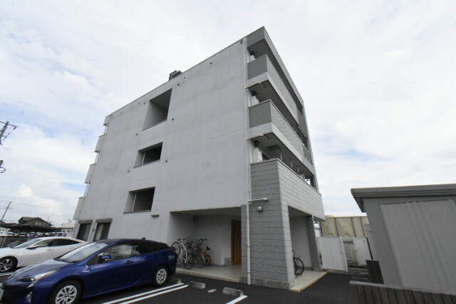 ��ʌ������s��ʖ�̃}���V�����̌����O��