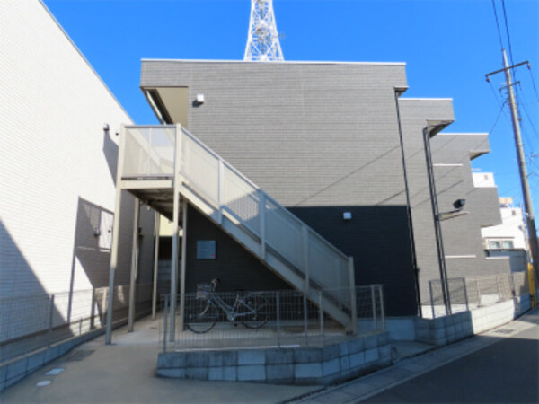 ��ʌ�����s��c�{�̃A�p�[�g�̌����O��