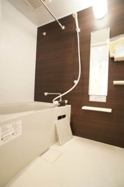 ��ʌ�����s��c�{�̃A�p�[�g�̃o�X