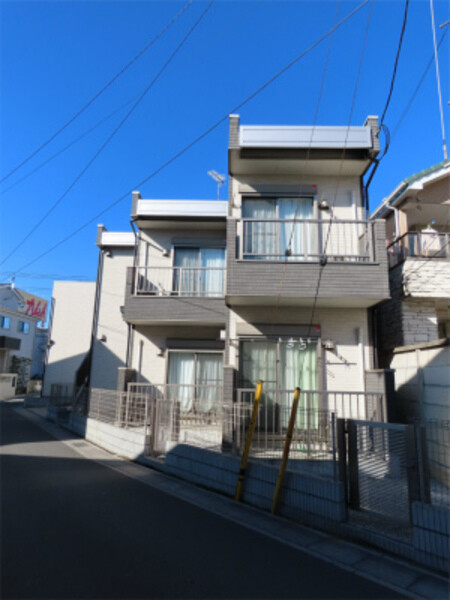 ��ʌ�����s��c�{�̃A�p�[�g�̃G���g�����X