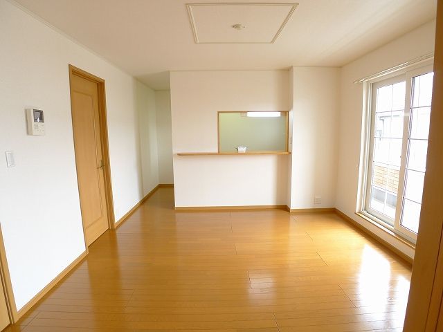 ��ʌ��k�����S�ɓޒ��厚�����̃A�p�[�g�̋��ԁE���r���O