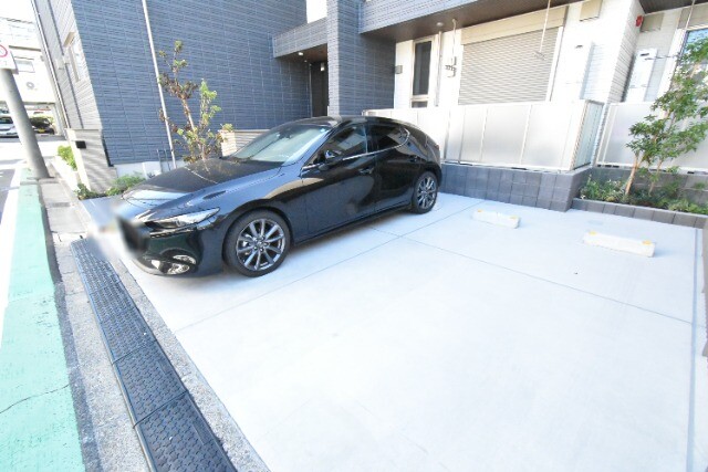 ��ʌ��������܎s�΋擌�Y�a�R���ڂ̃}���V�����̒��ԏ�