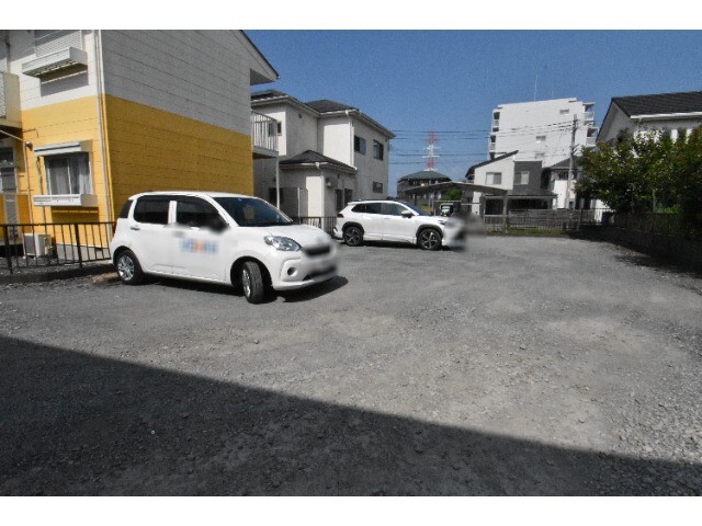 ��ʌ�����s�厚���s�̃}���V�����̒��ԏ�