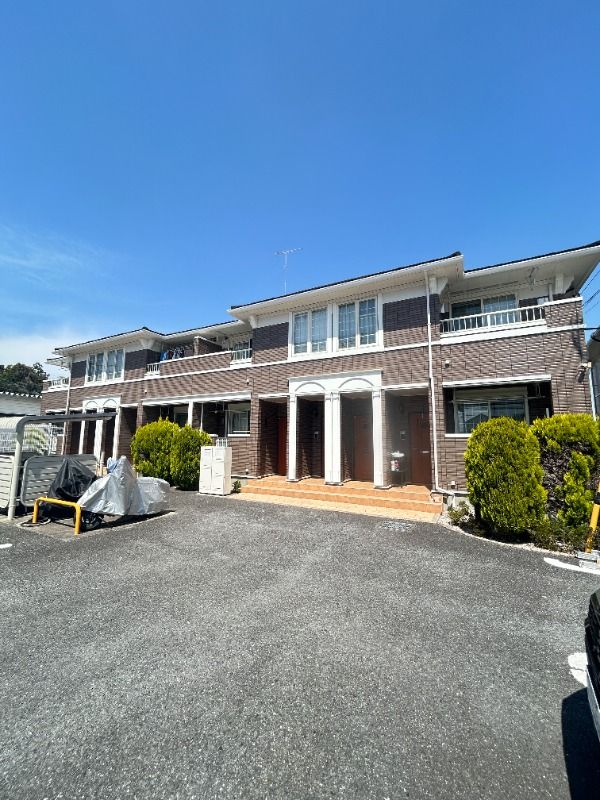 ��ʌ���z�s�厚�V���V�c�̃A�p�[�g�̌����O��