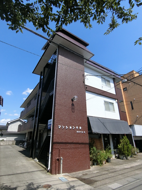 ��ʌ��������܎s�k��~�͒��̃}���V�����̌����O��