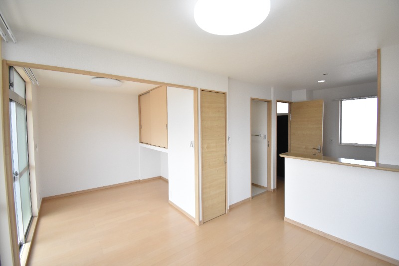 ��ʌ��������܎s�k��~�͒��̃}���V�����̋��ԁE���r���O