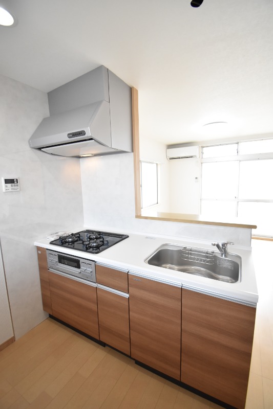 ��ʌ��������܎s�k��~�͒��̃}���V�����̃L�b�`��