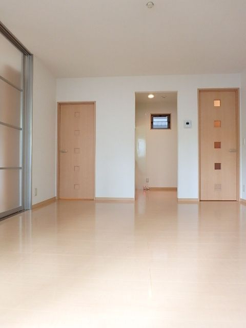 ��ʌ��������܎s�k��{�����Q���ڂ̃A�p�[�g�̂��̑������E�X�y�[�X