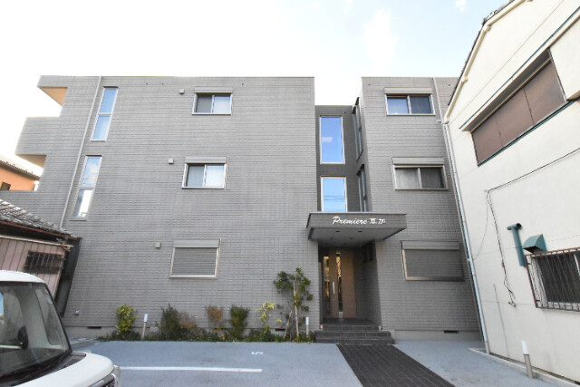 ��ʌ������s�g���T���ڂ̃}���V�����̌����O��