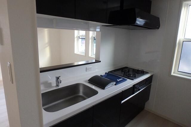 ��ʌ��������܎s�΋揼�؂P���ڂ̃e���X�n�E�X�̃L�b�`��