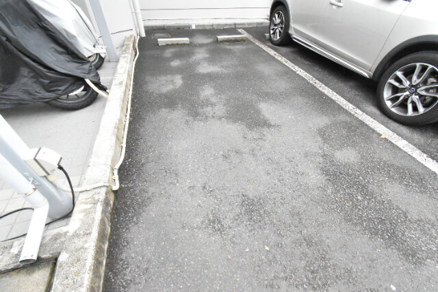 ��ʌ��z�J�s���������Q���ڂ̃}���V�����̒��ԏ�