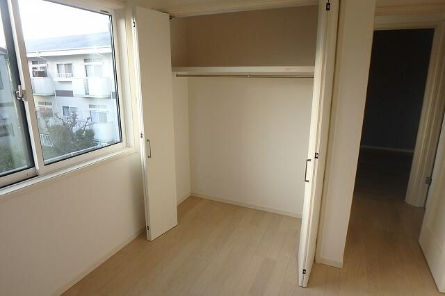 ��ʌ��������܎s�΋揼�؂P���ڂ̃e���X�n�E�X�̎��[